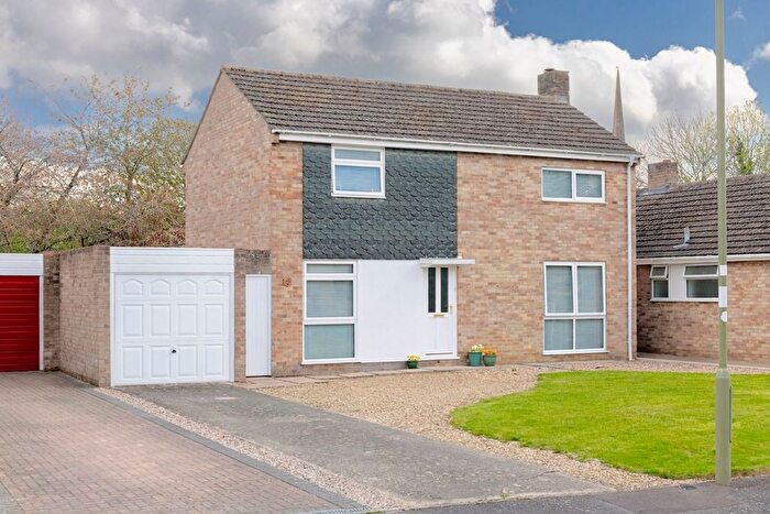 3 Bedroom Detached House For Sale In Freeborn Close, Kidlington, OX5