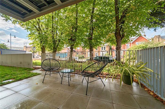 2 Bedroom Apartment For Sale In Hadlow Road, Sidcup, DA14