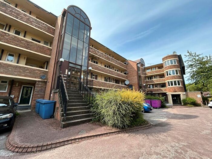 2 Bedroom Flat To Rent In Minster Court, L7