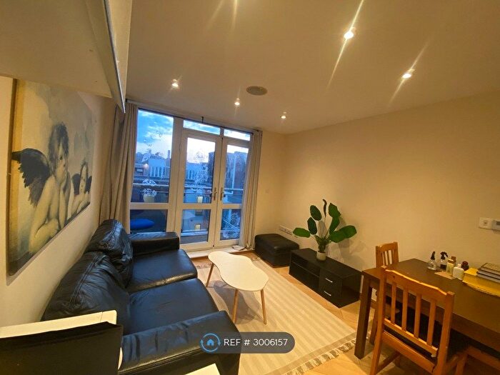 2 Bedroom Flat To Rent In Printing House Square, Guildford Town Centre, GU1