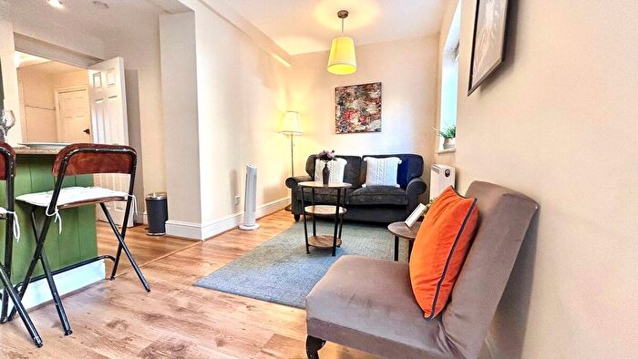 1 Bedroom Flat To Rent In Holland Park, W14