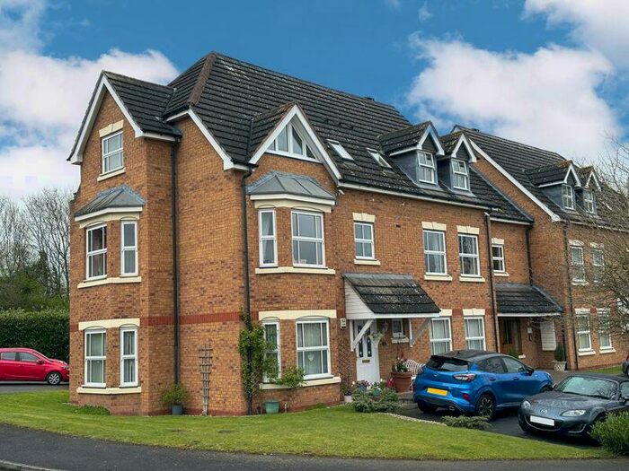 2 Bedroom Flat To Rent In Hawkeswell Drive, Kingswinford, DY6
