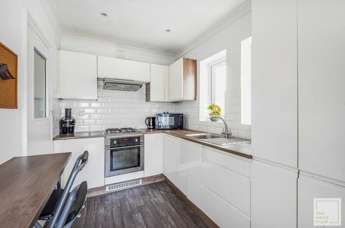 4 Bedroom Semi-Detached House To Rent In Weston Road, Guildford, GU2