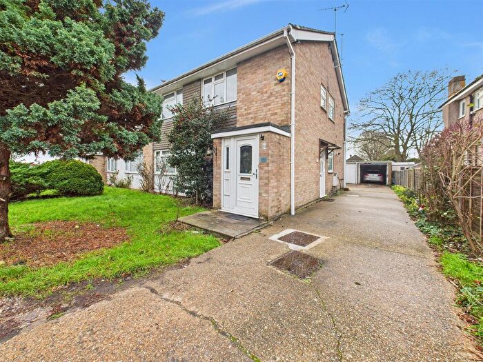 2 Bedroom Maisonette For Sale In West End Road, Ruislip, HA4