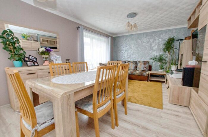 2 Bedroom Flat For Sale In Malwood Avenue, Southampton, Hampshire, SO16