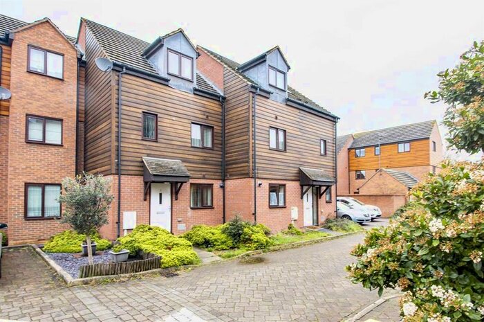 4 Bedroom Town House To Rent In Ropley Way, Broughton, Milton Keynes, MK10