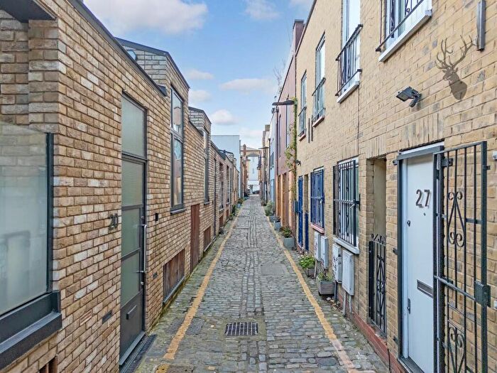 3 Bedroom Town House For Sale In Voss Street, Bethnal Green, E2