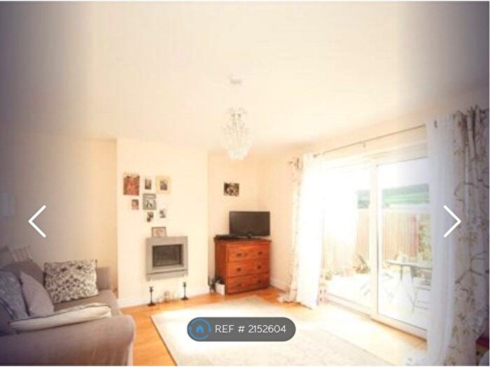 3 Bedroom Terraced House To Rent In Farm View, Taunton, TA2