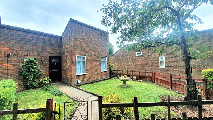 3 Bedroom Bungalow To Rent In Hammersmith Gardens, Houghton Regis, Dunstable, LU5