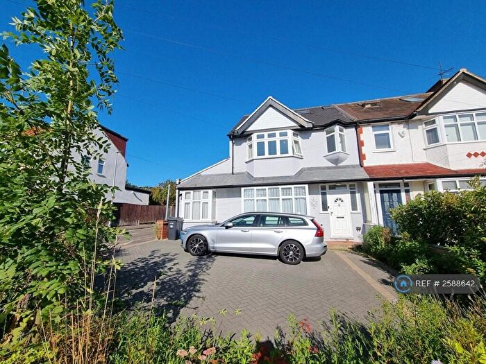 4 Bedroom Semi-Detached House To Rent In Hillside Avenue, Woodford Green, IG8