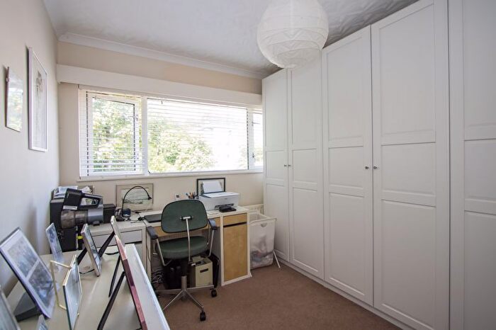 3 Bedroom Flat To Rent In Windsor Court, The Esplanade, Penarth, CF64