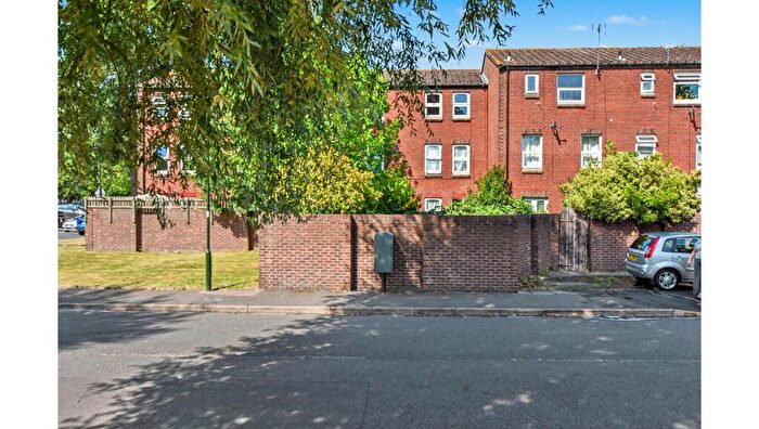 1 Bedroom Flat For Sale In Parkway, Erith, Kent, DA18