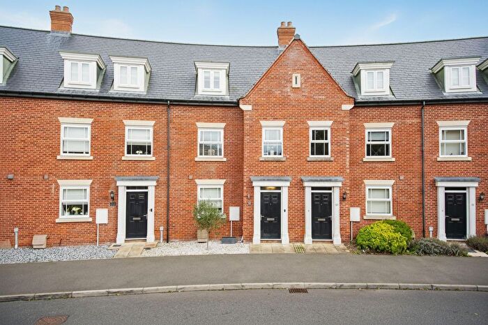 3 Bedroom Town House For Sale In The Ridings, Poringland, Norwich, NR14