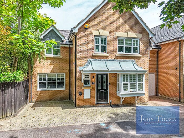 3 Bedroom Semi-Detached House For Sale In Hazel Lane, The Avenue, Repton Park, IG6