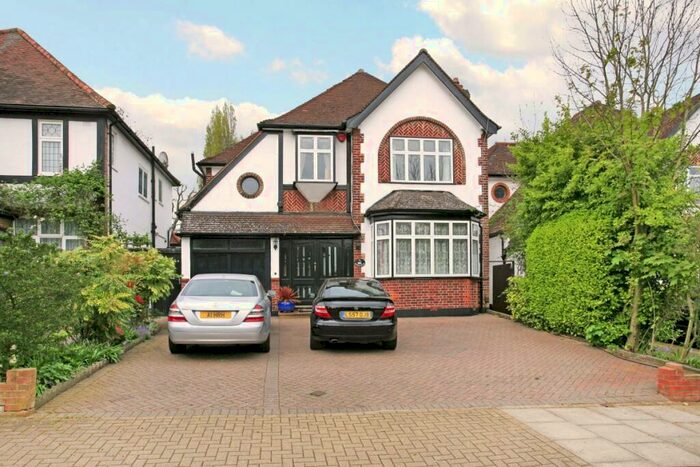 5 Bedroom Detached House To Rent In Dukes Avenue Edgware, HA8
