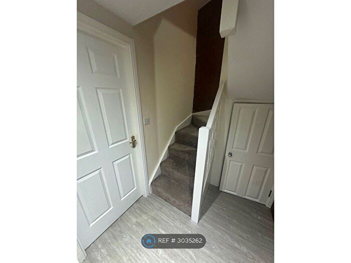 4 Bedroom Flat To Rent In Hardicker Street, Manchester Levenshulme, M19