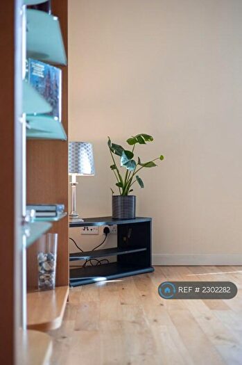 1 Bedroom Flat To Rent In Oswald Street, Glasgow, G1