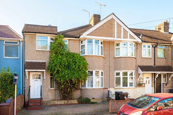 3 Bedroom Property For Sale In Saxon Avenue, Feltham, TW13