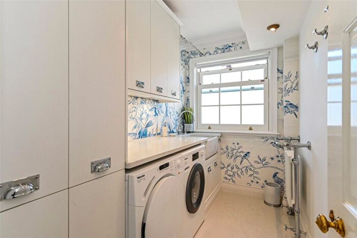 5 Bedroom Detached House For Sale In King Street, Arundel, West Sussex, BN18