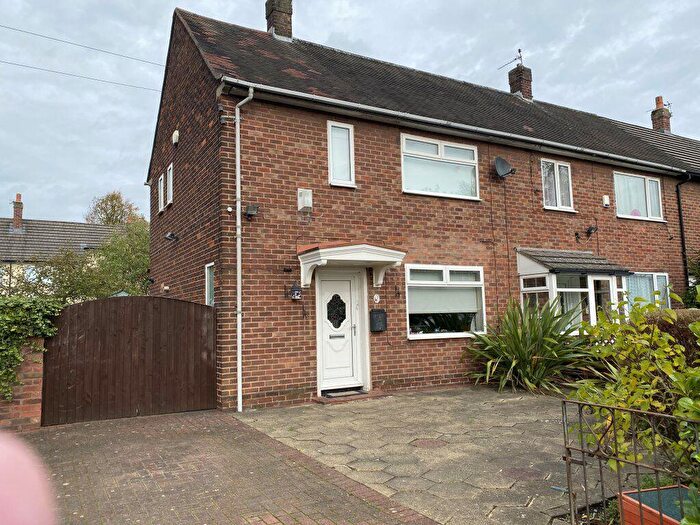 3 Bedroom End Of Terrace House To Rent In Sealand Rd, Northern Moor, M23