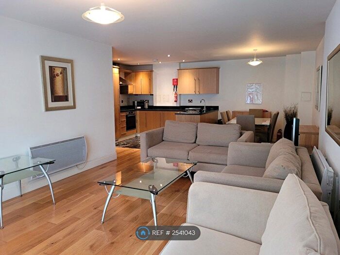 3 Bedroom Flat To Rent In Dolben Court, London, SW1P