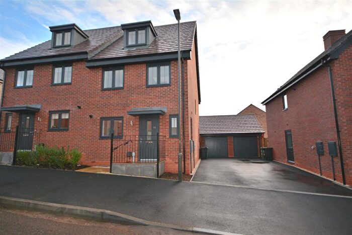 4 Bedroom Semi-Detached House To Rent In Vicar Wood Way, Derby, DE22