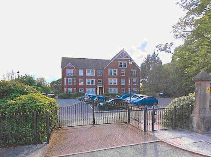 2 Bedroom Flat To Rent In Bedroom Flat, Woolton, L25