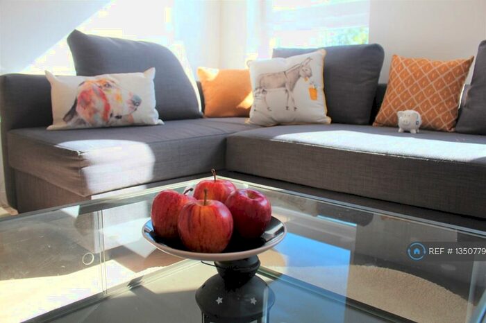 3 Bedroom Flat To Rent In Dalry Road, Edinburgh, EH11