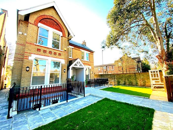 3 Bedroom Flat To Rent In Castlebar Road, Ealing, Ealing, W5