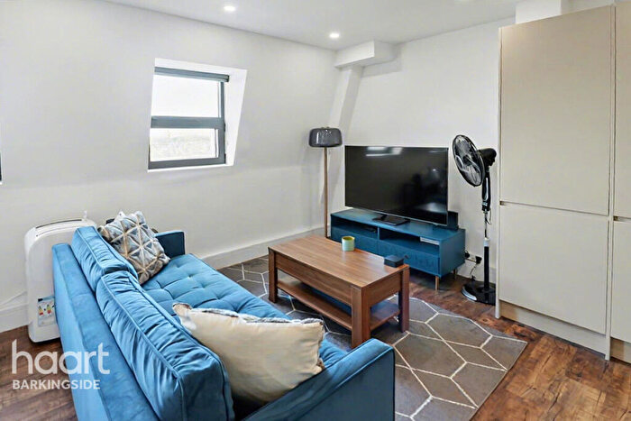 1 Bedroom Flat For Sale In A High Street, Barkingside, IG6