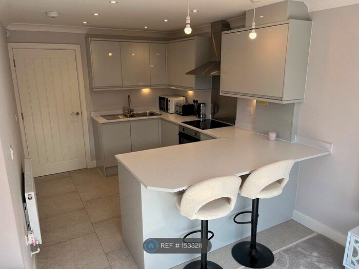 1 Bedroom Flat To Rent In Hepplewhite Place, Hindhead, GU26