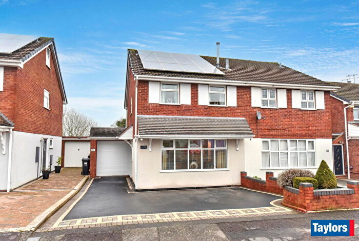 3 Bedroom Semi Detached House For Sale In Kingswinford, Oregon Close, DY6