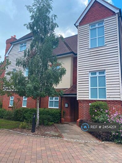 1 Bedroom Flat To Rent In Cleves House, Weybridge, KT13