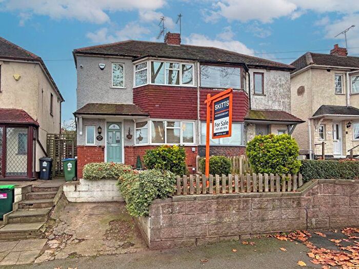 3 Bedroom Semi-Detached House For Sale In Hydes Road, West Bromwich, B71