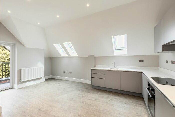 3 Bedroom Flat To Rent In Kingswood Lane, Warlingham, CR6