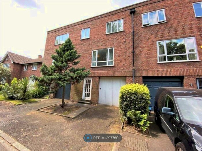 4 Bedroom Terraced House To Rent In East Drive, Birmingham B5