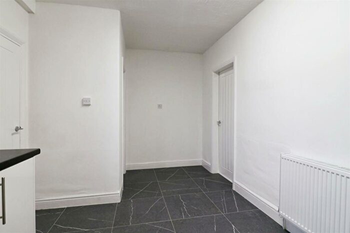 3 Bedroom Semi-Detached House For Sale In Whinney Lane, New Ollerton, Newark, NG22