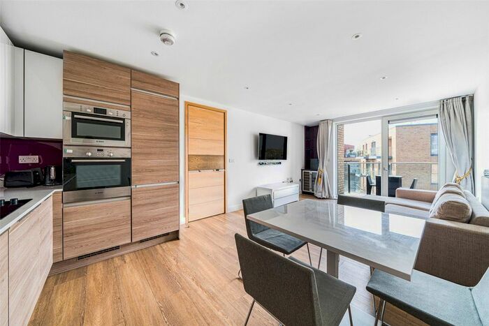 3 Bedroom Flat To Rent In Seafarer Way, Marine Wharf, Surrey Quays, SE16
