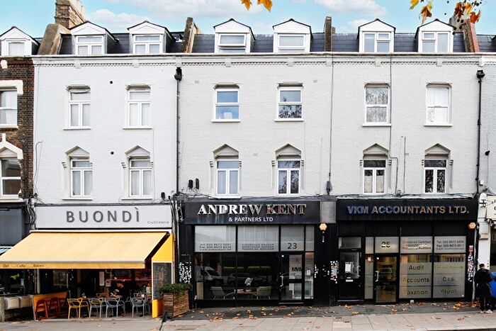 2 Bedroom Flat For Sale In Balham High Road, London, SW12