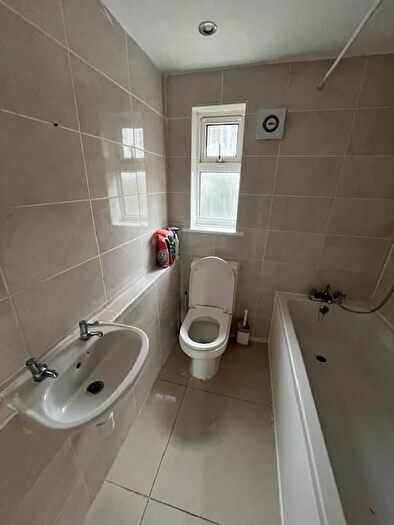 2 Bedroom End Terrace House To Rent In Rothwell Gardens, Dagenham, RM9