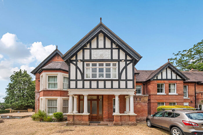 2 Bedroom Flat For Sale In Giddy Lake, Wimborne, BH21