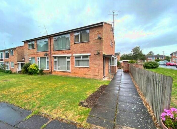 2 Bedroom Maisonette To Rent In Conifer Rise, Abington, Northampton NN3