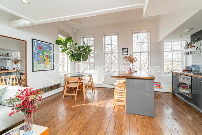 1 Bedroom Flat To Rent In Kingsway Place, Clerkenwell, London, EC1R