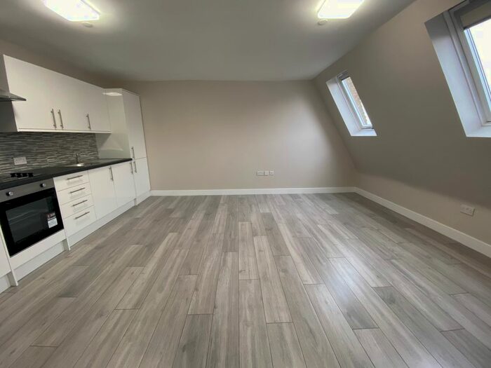 1 Bedroom Flat To Rent In Blythe Road, Sheperds Bush, London, W14