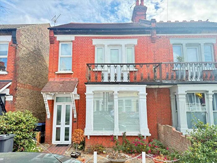 3 Bedroom Semi-Detached House For Sale In Richmond Avenue, Westcliff On Sea, SS0