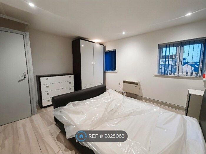 3 Bedroom Flat To Rent In Castle Street, Reading, RG1