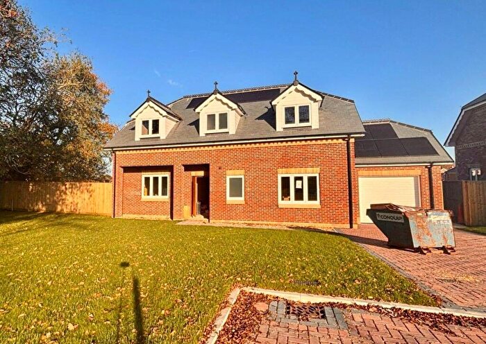 5 Bedroom Detached House For Sale In Meadow View Park, PO31