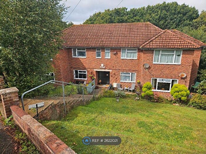 2 Bedroom Flat To Rent In Amherst Close, Hastings, TN34