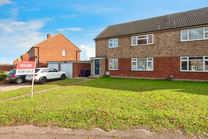 2 Bedroom Maisonette For Sale In Swinburne Avenue, Hitchin, Hertfordshire, SG5