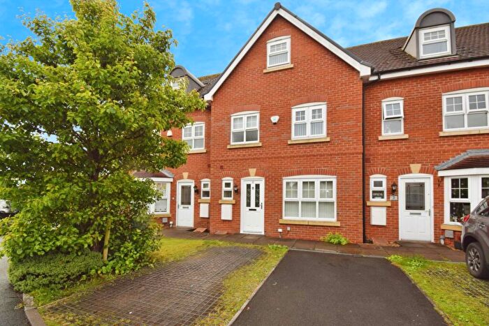 4 Bedroom Town House To Rent In Violet Croft, Bebington, CH63